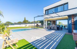 Xalet  Andorra. Elegante casa moderna con vistas abiertas y máxima privacidad en