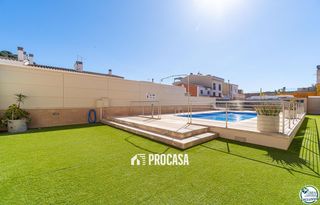 Pis  De viena. Piso de 2 habitaciones y piscina comunitaria mas oliva, roses