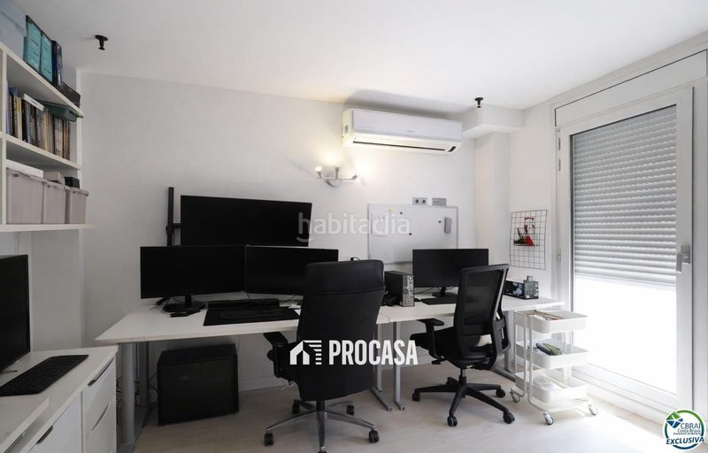 Foto f02d2cef-93d4-4694-b383-86ca71789be5. Pis amb calefacció aparcament a Centre Roses