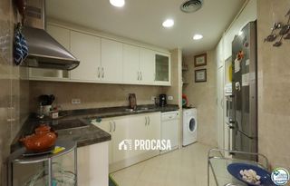 Appartamento  Pau casals. Apartamento de 3 habitaciones con terraza y plaza de aparcamient
