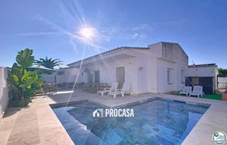 Chalet  Alberes. Casa de una planta con piscina en empuriabrava