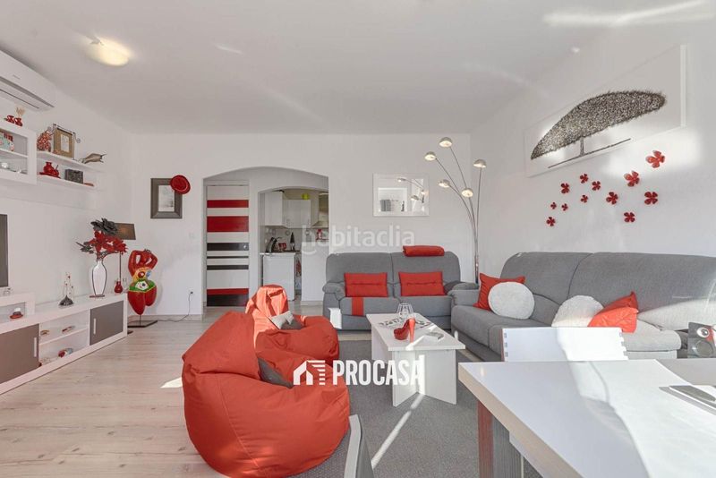 Foto 8c3eeaed-eb04-4cbc-a5ab-e182edadf42a. Pis amb calefacció aparcament a Centre Roses