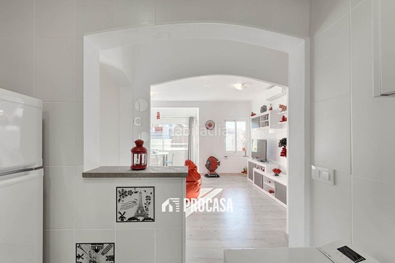 Foto ab71cb66-3cf2-4c53-81d9-38192fb8023d. Pis amb calefacció aparcament a Centre Roses