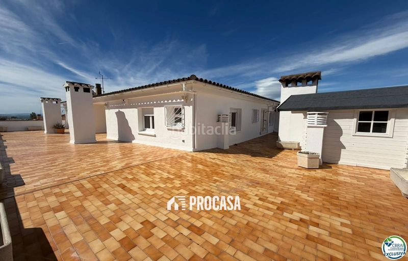 Foto 4d8d5e0b-5f50-477c-8693-5dbb4fd17b61. Pis a Centre Roses