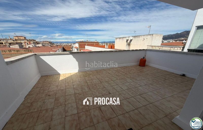 Foto 5f64873f-32df-4f0f-8d66-9256ec05f0e4. Pis a Centre Roses
