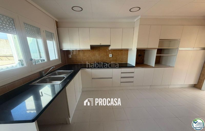 Foto c88be3ca-5b46-428e-9395-ba49218af68e. Pis a Centre Roses