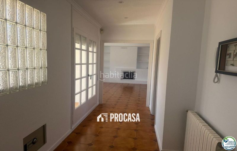 Foto ec8ef589-cc62-4168-ae8a-a113b67bab62. Pis a Centre Roses