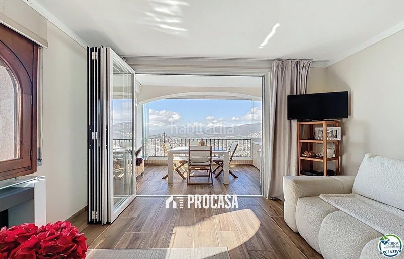 Foto d9d5621d-6b83-42d2-8dd3-2d106d4877fd. Pis amb aparcament piscina a Puig Rom-Canyelles-Almadrava Roses