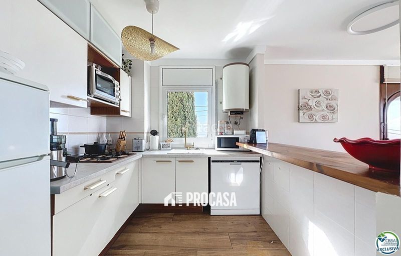 Foto ef559f62-e5c7-4111-b315-f13c22b09f44. Pis amb aparcament piscina a Puig Rom-Canyelles-Almadrava Roses