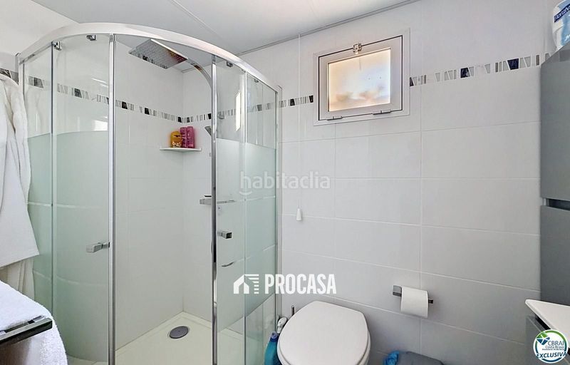 Foto 259a58cd-c334-4d2e-867c-ca791801e113. Pis amb calefacció aparcament piscina a Nord Roses