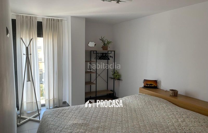 Foto ca799b6a-7bcd-4f05-ade1-413414944154. Pis amb calefacció a Centre Roses