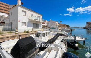 Xalet  De la bocana. Casa con amarre 8x3 en santa margarita  roses