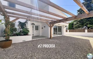 Chalet  Peni. Casa renovada con 5 habitaciones y licencia turística en empuria