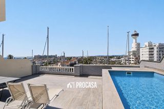 Pis  Cavall de mar. Áticodúplex  con gran terraza, piscina privada y vistas al canal