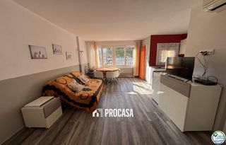 Pis  Gran reserva. Apartamento con terraza y piscina en empuriabrava