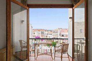 Pis  Poblat típic. Apartamento de 1 dormitorio con terraza para reformar y gran pot