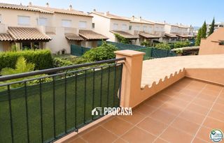 Chalet  Arenal. Bonita casa en la entrada de empuriabrava