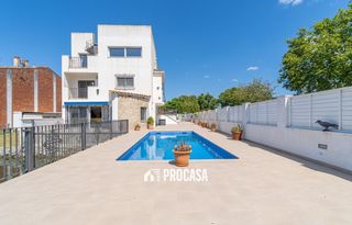 Chalet  Port rhodes. Casa con piscina y amarre antes de los puentes en empuriabrava