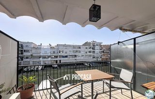 Flat  Alberes. Apartamento con vistas al canal, terraza y parking en empuriabra