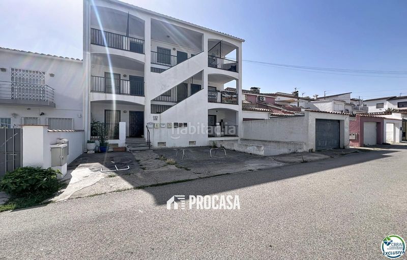 Foto f1412976-8c29-457b-89df-3f32417e5fe0. Pis amb aparcament a Alberes Empuriabrava