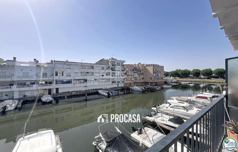 Foto f2272e6b-f57a-4b60-b1c2-779f0461c2cc. Pis amb aparcament a Alberes Empuriabrava