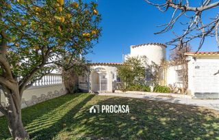 Chalet  Ter. Villa independiente en empuriabrava con un amarre de 12,5 metros