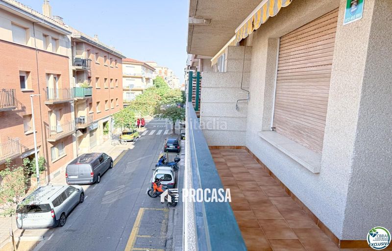 Foto e64f221e-5ded-4e5f-b941-282187c50f04. Pis a Centre Roses