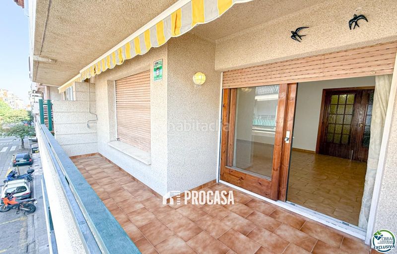 Foto ed6e569a-fd6b-42e6-95ab-b0269627dcf3. Pis a Centre Roses