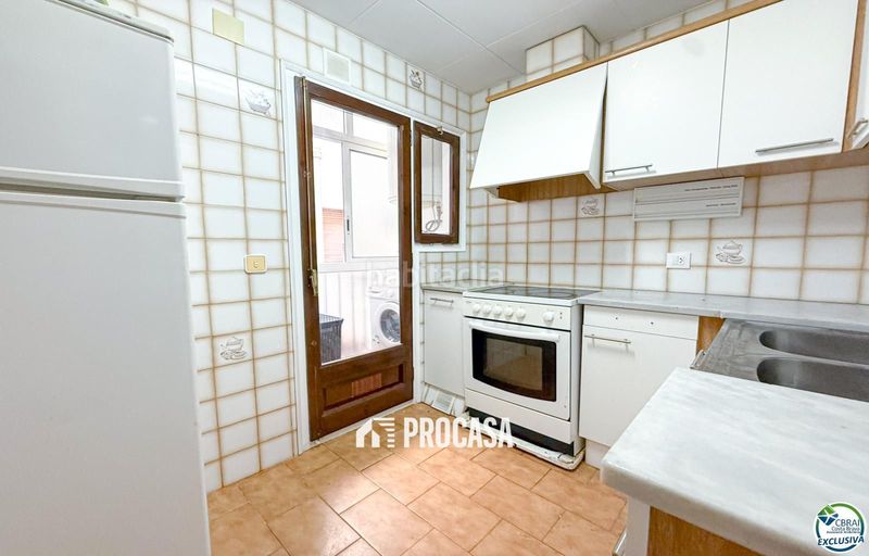 Foto f0805c20-adbc-466d-b123-5eaa853b30e4. Pis a Centre Roses