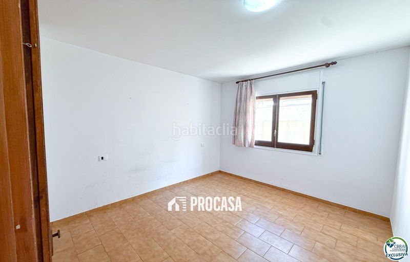 Foto f81b82d9-b9b0-4ad0-b423-4eb0f83d3d8b. Pis a Centre Roses