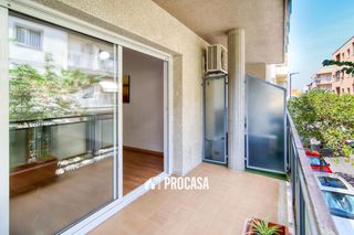 Flat  Puigrom. Piso de 2 dormitorios con terraza y patio a 250 metros del mar e