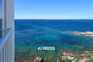 Appartamento  De canyelles. Piso con piscina, parking y vistas al mar en el faro de roses
