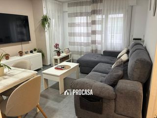 Pis  Nou. Piso reformado de 3 habitaciones en el centro de roses