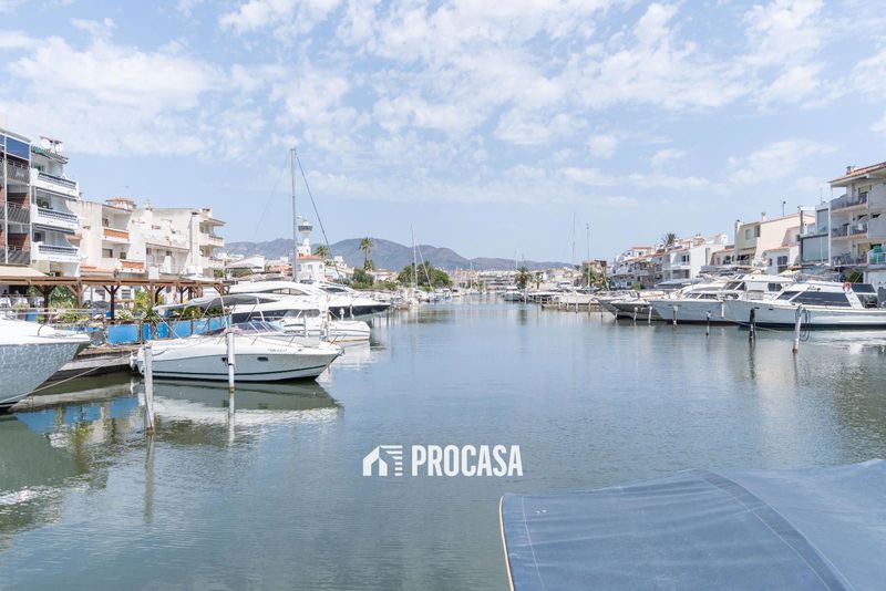 Foto 5df3cb8d-1a79-408c-8c3f-cbca6be16a30. Pis amb calefacció aparcament a Salins - Cavall de Mar Empuriabrava