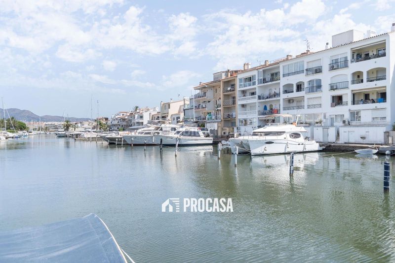 Foto c6fb5b11-44dd-4772-93d8-83db7da2b671. Pis amb calefacció aparcament a Salins - Cavall de Mar Empuriabrava