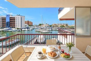 Pis  De la playa. Apartamento de 2 habitaciones con terraza con vistas al canal y
