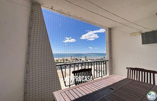 Pis  Delta muga. Apartamento reformado con vista al mar en primera línea de playa
