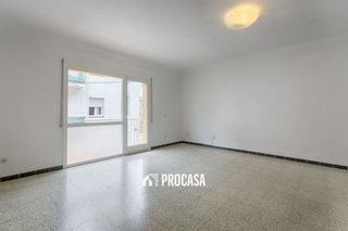 Pis  De cristofòr colom. Piso de 3 habitaciones en el centro de roses