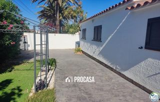 Chalet  Peni. Bonita casa con piscina y apartamento para invitados y piscina.