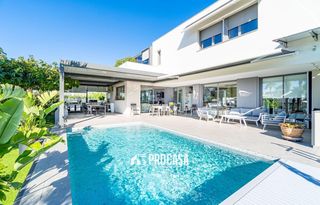 Chalet  Port joan. Villa exclusiva frente al canal con amarre privado de 22 metros