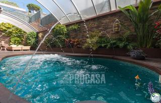Xalet a Els Grecs-Mas Oliva. Impecable y luminoso chalet con piscina en rosas
