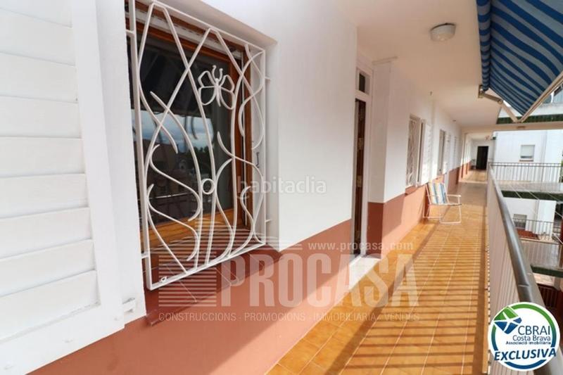 Foto c0748687-f38e-4529-ba4a-93270d4d27b6. Piso precioso y amplio apartamento de dos dormitorios cerca de la playa en Empuriabrava