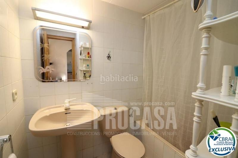 Foto c9d29186-8840-4dec-bd2b-541491f8de84. Piso precioso y amplio apartamento de dos dormitorios cerca de la playa en Empuriabrava
