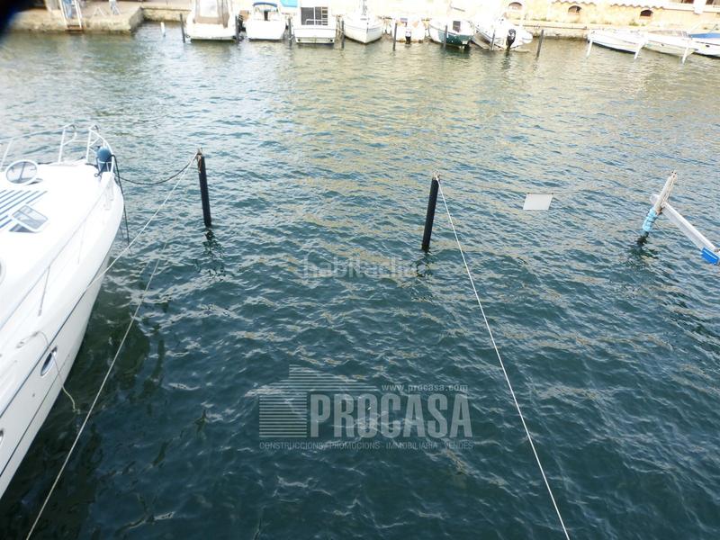Foto 004dd53a-4d32-43e6-8e8d-f25ad8c523a0. Chalet casa de pescador con garage y amarre para velero 11.5x5 en Empuriabrava