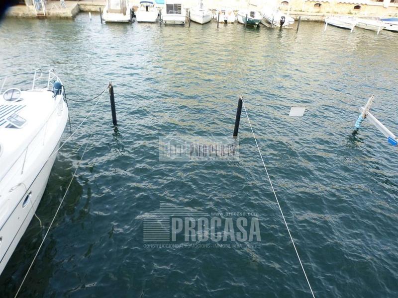 Foto 29e03c7a-a847-4032-b74e-3cae948fafc8. Chalet casa de pescador con garage y amarre para velero 11.5x5 en Empuriabrava