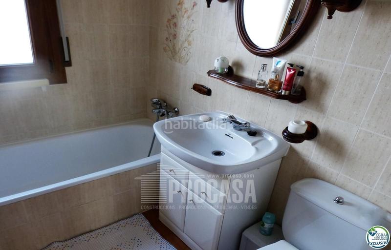Foto 46496f02-6b65-450d-9669-b213b26b30ef. Chalet casa de pescador con garage y amarre para velero 11.5x5 en Empuriabrava