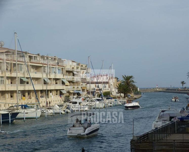 Foto f8892cd9-9948-4147-a105-26ccecb749f0. Chalet casa de pescador con garage y amarre para velero 11.5x5 en Empuriabrava