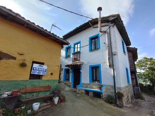 Mas  La vara. Asturias.casa de pueblo.riosa.