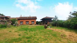 Casa  Toroyes. Casa, panera y fincas rústicas en priescavillaviciosaasturias