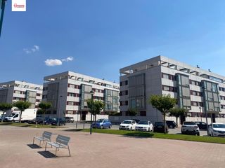 Apartament  Calle calle rosal�a de castro. Acogedor apartamento en burgos  con garaje y trastero zona unive